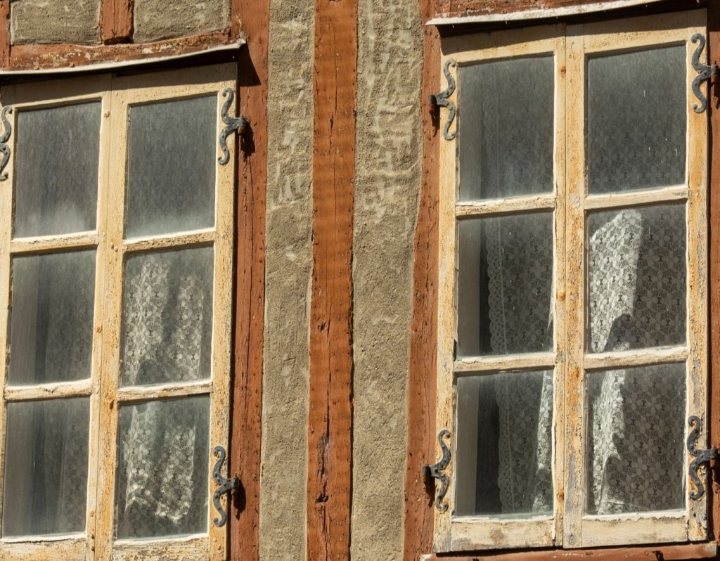 Wann sollte man Fenster austauschen? Lebensdauer und Anzeichen